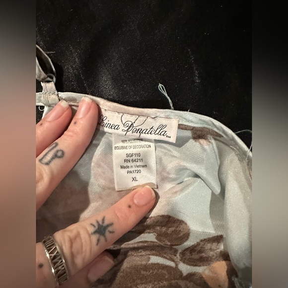 Satin nightgown - Picture 3 of 3